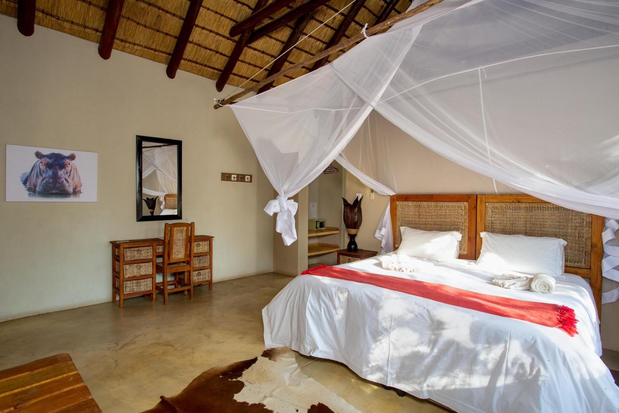 Kubu Bush Lodge *