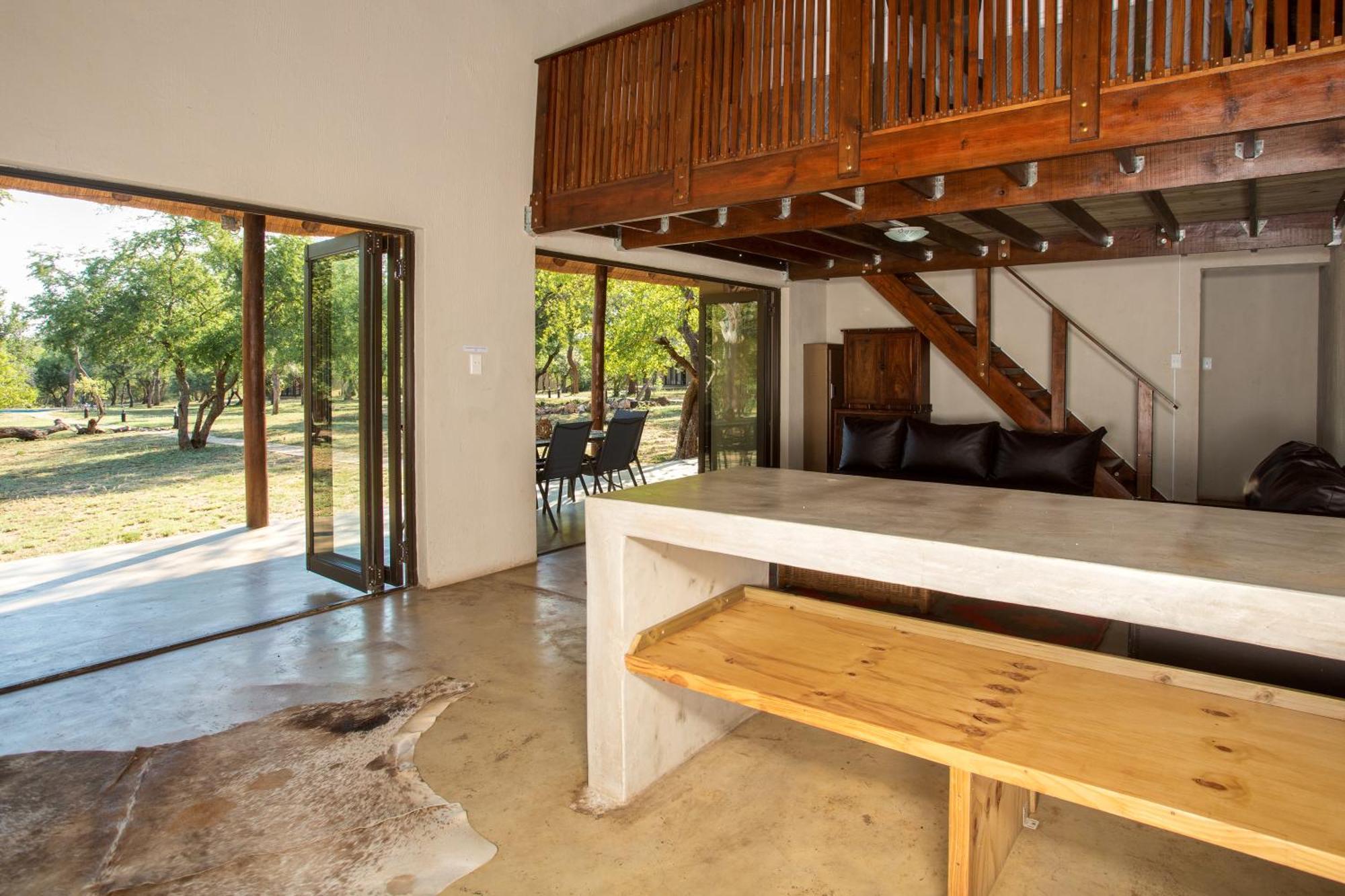 Kubu Bush Lodge *